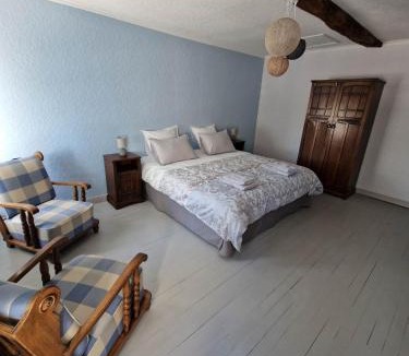 Saint Martin de Juillers Bed & Breakfast | ESCALE AU CLOS SAINT MARTIN DE JUILLERS Gîtes et Chambres d'hôtes