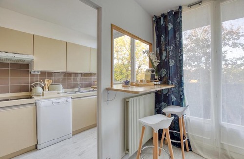 Longjumeau Apartment | Escale de l'Yvette - 50m2 Cosy, Balcony & Parking