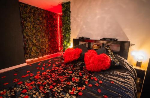 Nozeroy Apartment | Escapade amoureuse, Love Room avec jacuzzi privé