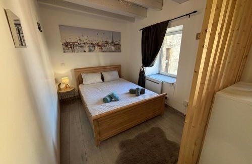 Olliergues Apartment | Escapade en Auvergne - centre historique - 3 personnes