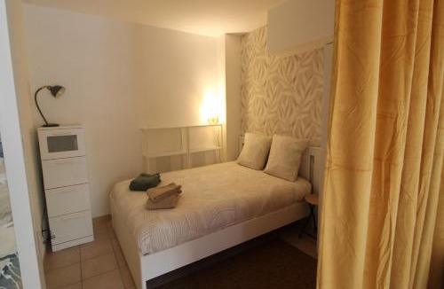 Lons-le-Saunier Apartment | Escapade Jurassienne-Terrasse & Sérénité