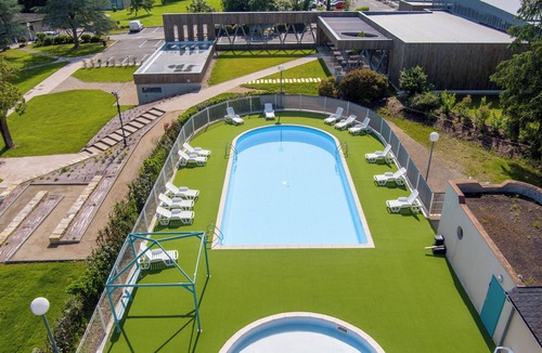Espalion Apartment | Espalion, apartment for 6 people, 2 bedrooms, heated swimming pool, ideal for families