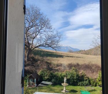 Barret-de-Lioure Bed & Breakfast | Etage privatif au calme - 2 chambres & salle de bains