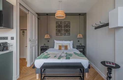 Romans-sur-Isere Apartment | Félix Appart'Hotel - Climatisation, Arrivée autonome, Centre de Romans sur Isère