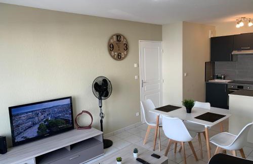 Talange Apartment | F2 rénové lumineux dans résidence avec balcon et parking