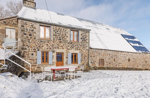 Saint-Hippolyte House | Face au Puy Mary - Avec Jardin et Parking