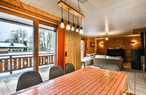 Les Gets Ski Chalet | Family Chalet for 7, 800m from Slopes with Garden and BBQ