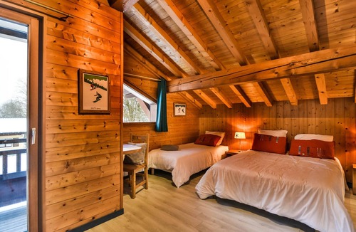 Les Gets Ski Chalet | Family Chalet for 7, 800m from Slopes with Garden and BBQ