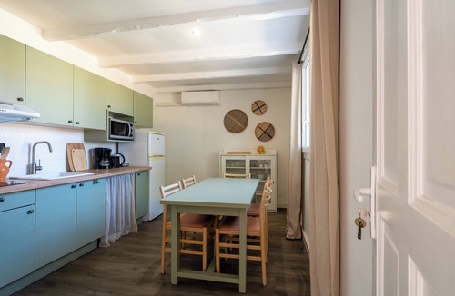 La Roque-sur-Pernes House | Family cottage with pool n° 6