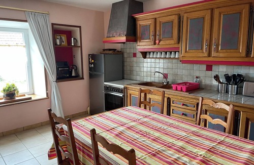 Le Vaudioux House | Family cottage in the Jura countryside
