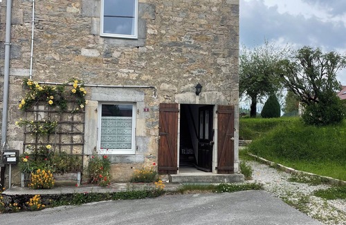 Le Vaudioux House | Family cottage in the Jura countryside
