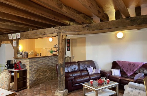 Noyant-d'Allier Cottage | Family-Friends Getaway: Spacious Cottage, Scenic Views, Kid-Friendly Amenities, Close to Attractions