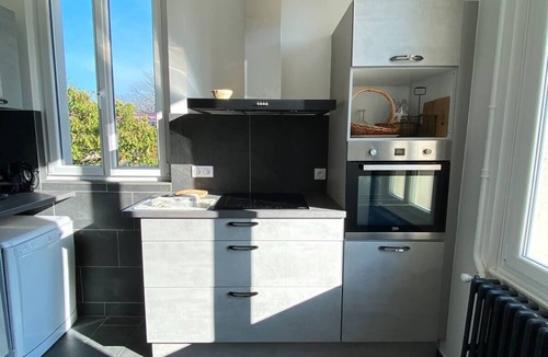 Valence House | Family home a stone's throw from the town center