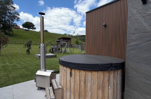 Saint-Nabord House | FAMILY HOME FOR 8 PEOPLE WITH A NORDIC HOT TUB—KIDS-FRIENDLY