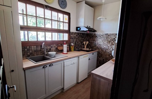 Genac-Bignac Cottage | Family house with garden near the Charente