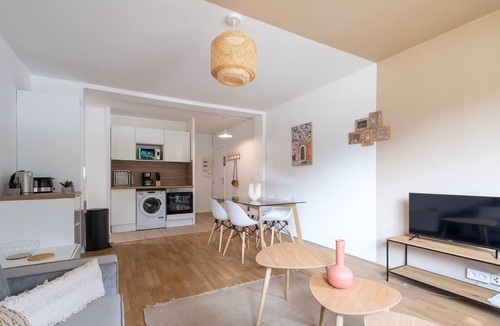 Ancely Apartment | Family residence near park
