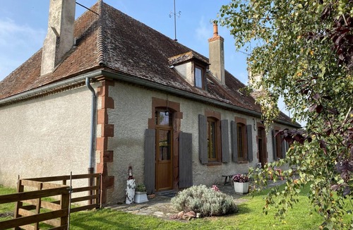 Mercy Cottage | Farmhouse with pool, pets allowed in Sologne Bourbonnaise
