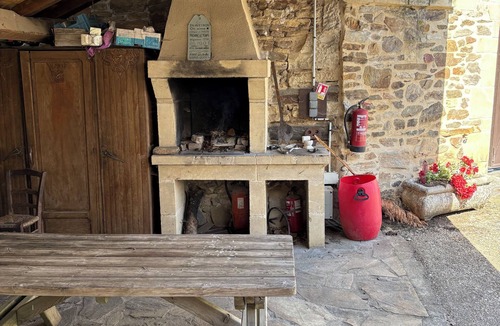 Castelnau-de-Mandailles House | Farmstay on the outskirts of L'Aubrac. A fully restored, comfortable former barn