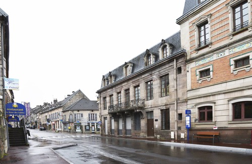 Luxeuil-les-Bains Apartment | feet in the water head in the clouds (150 meters from the thermal baths)