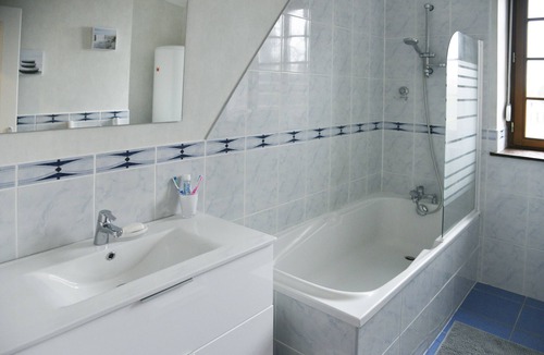 Luxeuil-les-Bains Apartment | feet in the water head in the clouds (150 meters from the thermal baths)