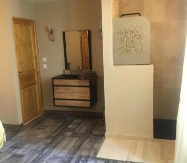 Visan Bed & Breakfast | Ferme de Palumiane - Chambres climatisées