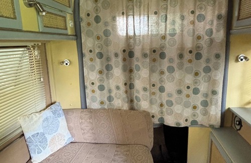 Romenay House | Ficelle, Nuitée en Camping-car Vintage