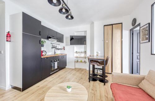 Le Kremlin-Bicetre Apartment | Flex Check in - 4 ppl - Free Parking - AC - Wifi - Metro 7 et 14 à 6 min