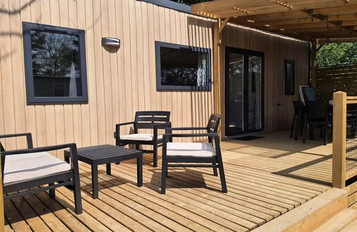 Hauterives House | Flower Camping Le Château * - Homeflower Premium 35m2 3 bedrooms + TV + dishwasher + air conditioning + terrace XL semi-covered 6 people