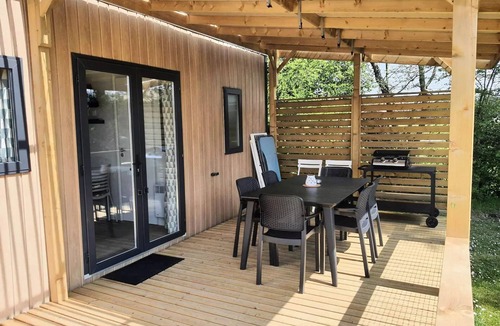 Hauterives House | Flower Camping Le Château * - Homeflower Premium 35m2 3 bedrooms + TV + dishwasher + air conditioning + terrace XL semi-covered 6 people