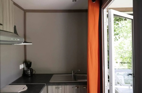 Saint-Privat Ski Chalet | Flower Camping Le Plan d'Eau - Ardèche * - Chalet CONFORT EDEN 35m2 - 3 bedrooms - terrace + air conditioning 6 people