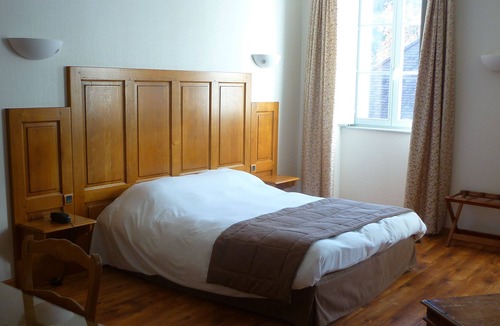 Salins-les-Bains Apartment | For your stays, prefer the rooms of the Charles Sander hotel