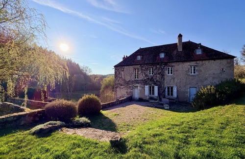 Vic-de-Chassenay House | Former mill of the Château de Bourbilly transformed into a pretty country house