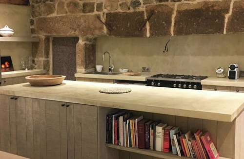 Saint-Urcize House | Former presbytery with garden in Aubrac