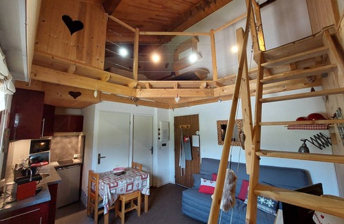 Autrans Apartment | Mountain studio in Autrans, sleeps 3, private parking, 2 stars