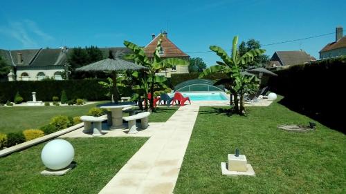 Beaujeu-Saint-Vallier-Pierrejux-et-Quitteur House | Le Domaine des Papillons