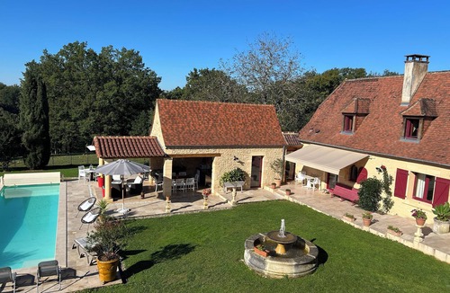 Saint-Felix-de-Reillac-et-Mortemart House | Gîte du pigeonnier with swimming pool Périgord noir Les hirondelles 5 persons