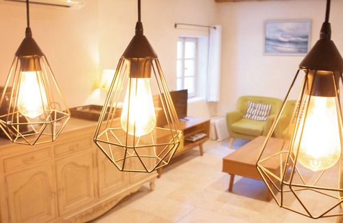 Saint-Hippolyte-le-Graveyron Cottage | Gîte DENTELLES