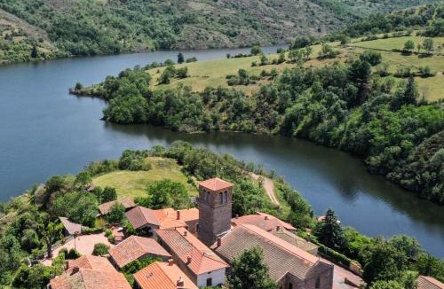 Saint-Jean-Saint-Maurice-sur-Loire House | La grande maison des Pittoresques