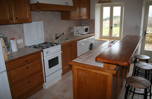 Saint-Quentin-sur-Sauxillanges House | Gîte Lilotte Restauré en Préservant son Caractère Rustique