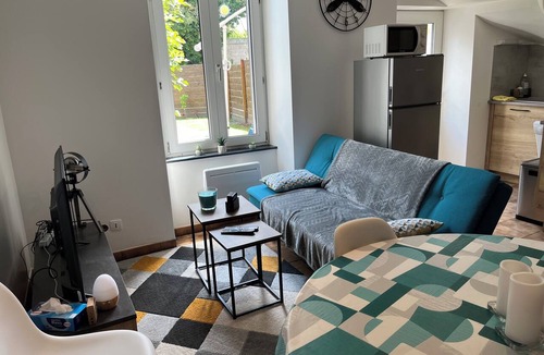 Scey-sur-Saone-et-Saint-Albin Apartment | Ground-floor apartment with a hot tub