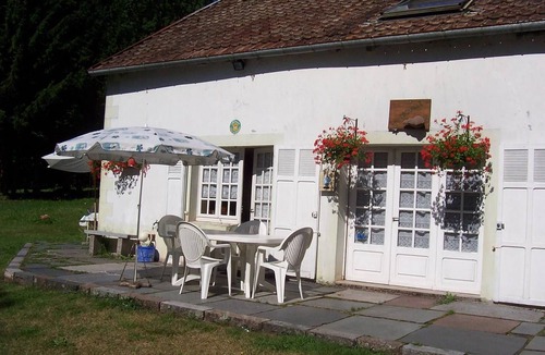 Ternuay-Melay-et-Saint-Hilaire Cottage | Charming house with terrace, near 1000 Ponds, warm welcome