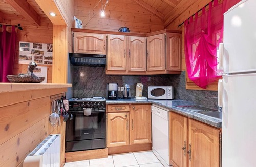 Etobon Cottage | Franc-Comtois chalet with Wifi and fireplace in Étobon