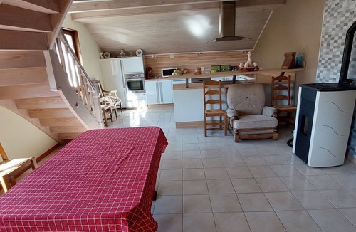 Plancher-Bas Apartment | Fully equipped 120 m² apartment with garden in 30 hectares of private forest