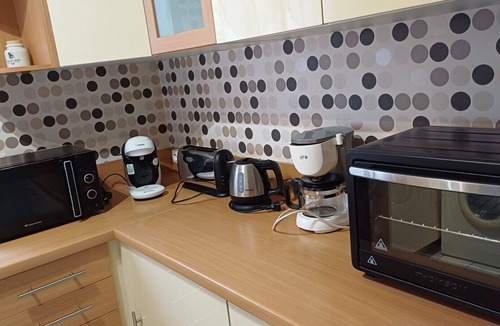 Faubourg-Raines Apartment | Furnished tourist accommodation between station and city of gastronomy and wine