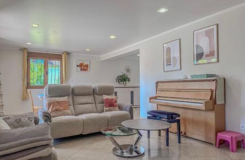 Saint-Ismier House | #FW The House of Sunny Gardens