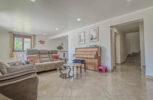 Saint-Ismier House | #FW The House of Sunny Gardens
