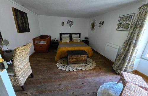 Villeneuve-sous-Pymont House | Gîte 2 du Château de Feschaux