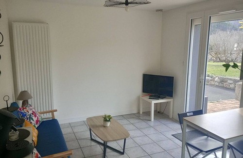Coubon Apartment | Gîte 3* 'le temps d'une pause' with swimming pool