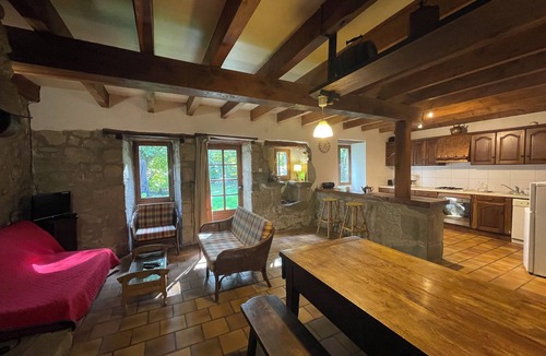 Roumegoux House | Gîte 4/6 pers. Quiet, hiking, mountain biking.