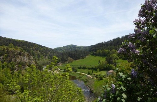 Arlempdes House | Gîte 4 pers avec cour, vue Loire - FR-1-582-122